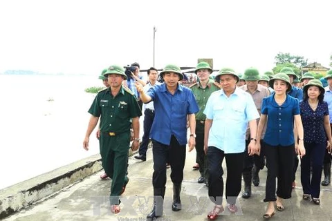 PM inspects flood response in Ninh Binh province 
