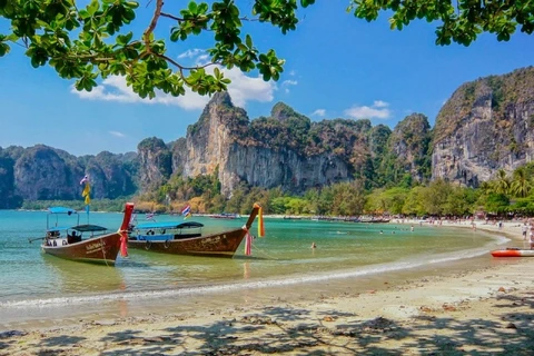 Smoking on Thai beaches to be fined 3,000 USD