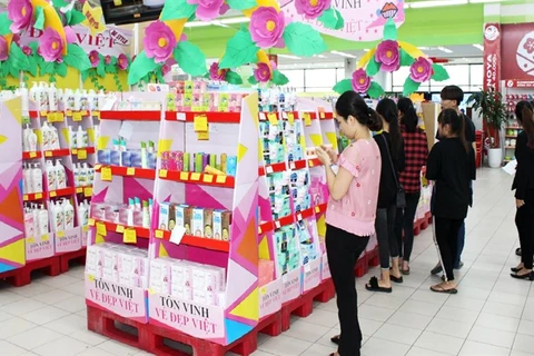 Gift market bursting ahead of Vietnamese Women’s Day