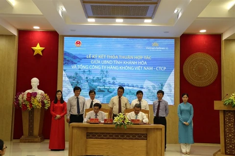 VNA, Khanh Hoa sign agreement on tourism development