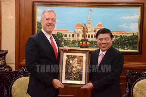 US Ambassador bids farewell to HCM City leaders