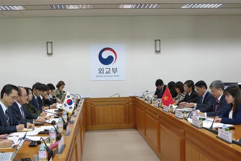 Vietnam, RoK review one-year economic cooperation