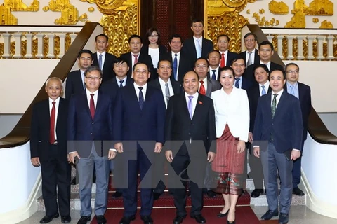 Prime Minister urges higher bilateral trade with Laos