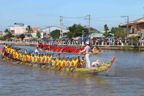 Khmer people celebrate Ok Om Bok festival