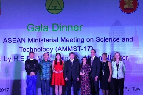 Young Vietnamese lecturer honoured for winning ASEAN-US science prize