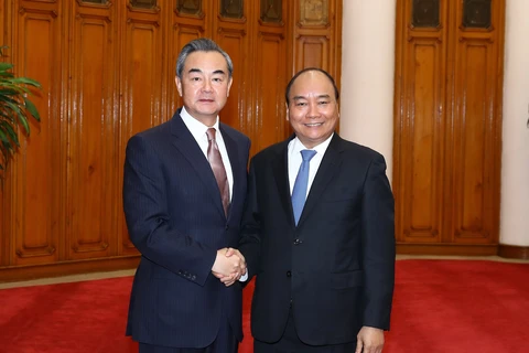PM Nguyen Xuan Phuc welcomes Chinese Foreign Minister