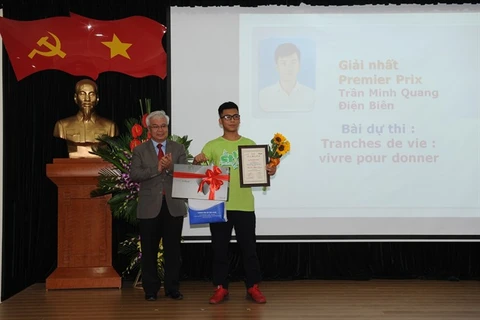 Vietnamese writers take part in French contest
