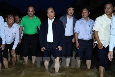 PM inspects flood recovery efforts in Quang Nam province
