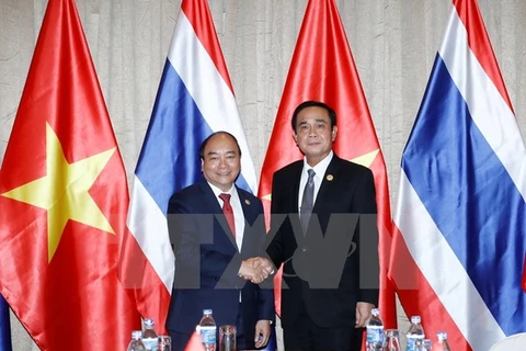 Vietnamese, Thai PMs meet on sidelines of APEC meeting