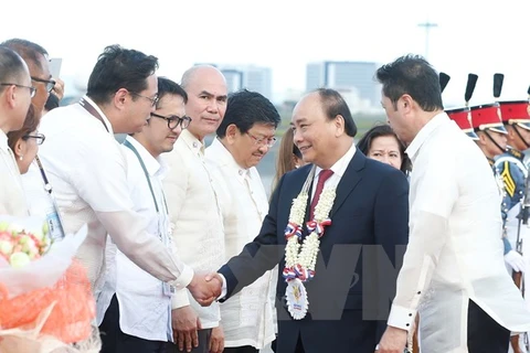 PM arrives in Manila for 31st ASEAN Summit and related meetings