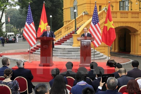 Vietnamese, US Presidents chair press conference