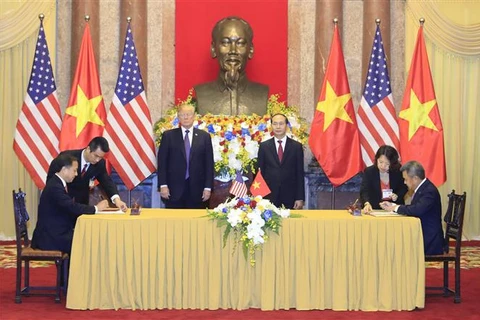 Vietnam, US sign cooperation agreements 