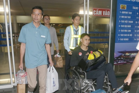 Vietnamese sailors rescued in Philippines return home