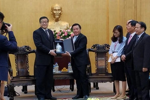 Vietnam, China strengthen exchange of political theories