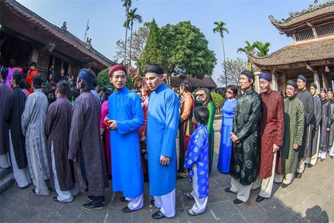 Artists, ambassadors bringing back “ao dai” for men