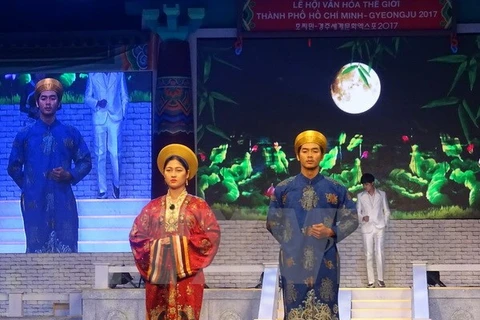 Show features traditional Vietnamese, Korean costumes in HCM City