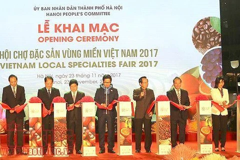 Vietnam Local Specialties Fair 2017 opens