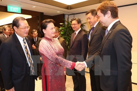 Top legislator hails Singaporean firms’ cooperation initiatives 