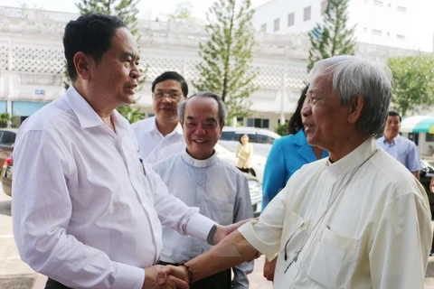 Fatherland Front leader visits Long Xuyen diocese ahead of Christmas