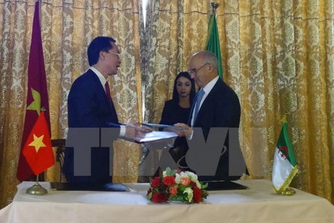 Vietnam, Algeria tighten bilateral relations