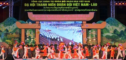 Vietnamese, Lao young officers hold exchange