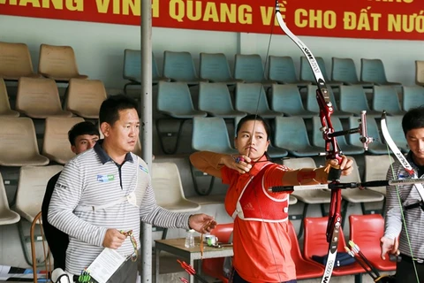 Korean experts train Vietnamese archers