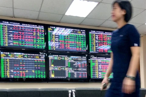VN-Index up as divestment disappoints