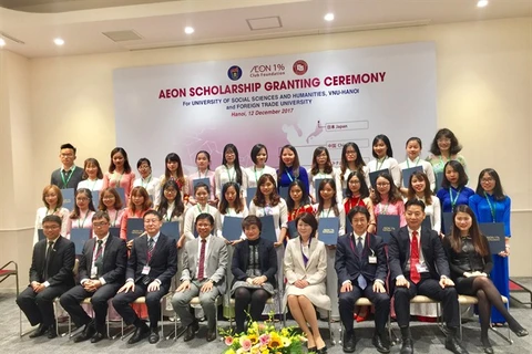 Vietnamese students receive AEON Scholarships
