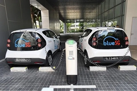Singapore launches electric car-sharing programme 