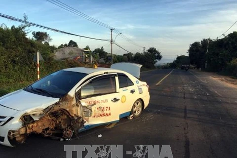 Kon Tum police bust illegal transport of firecrackers