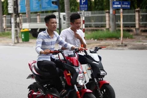 HCM City considers public e-motorbike rental service