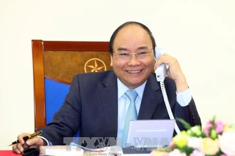 PM Phuc holds phone talk with Japanese counterpart 