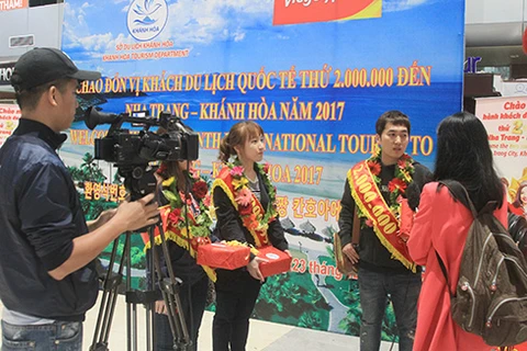 Khanh Hoa welcomes 2 millionth foreign visitor in 2017