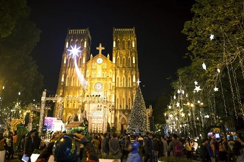 People nationwide celebrate Christmas