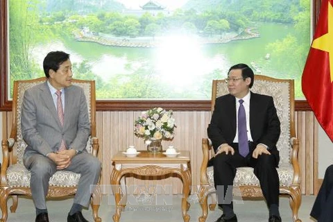 Deputy PM calls for Korean group’s investment in finance 