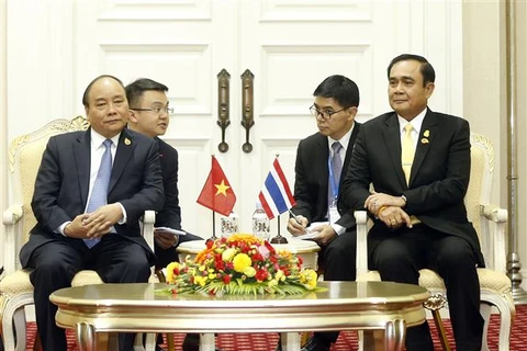 PM Nguyen Xuan Phuc meets Thai counterpart 