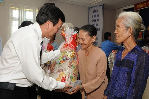 Activities held to support the poor, labourers on Lunar New Year