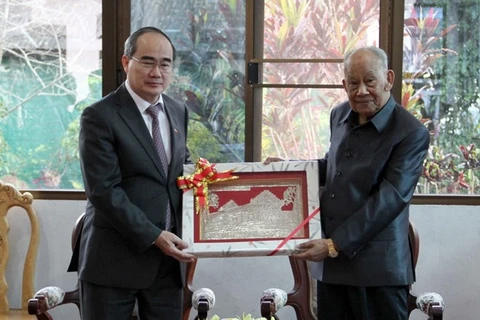 HCM City’s top leader continues working visit to Laos 
