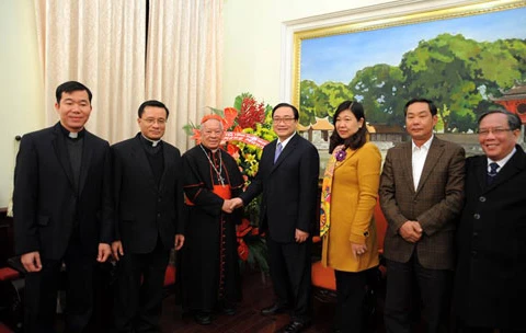 Hanoi Archdiocese leader extends Tet greetings to city Party Committee