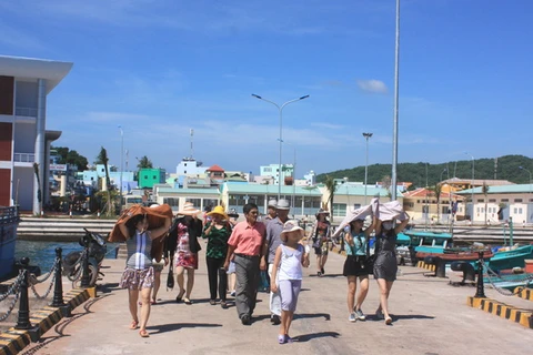 Phu Quoc island greets 260,000 tourists in first month of 2018