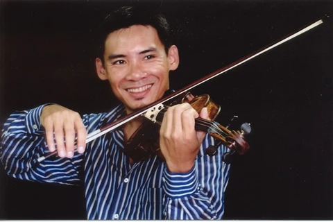 Violinist Nguyen Huu Nguyen returns to perform in Hanoi