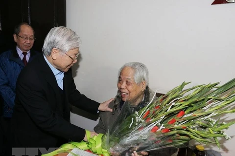 Leaders pay Tet visits to former Party chief Do Muoi