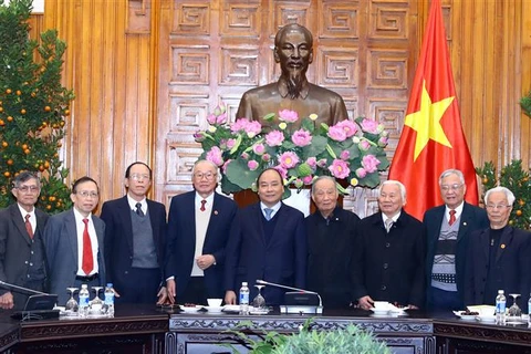 PM meets Vietnamese contributors to Cambodian revolution 