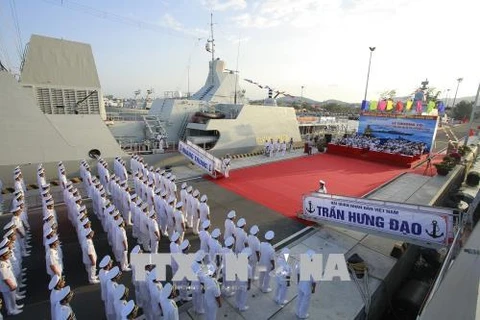 Flag-hoisting ceremony held on two missile escort warships 