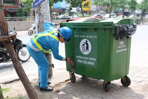 Hanoi raises waste collection capacity by 50 percent to serve Tet