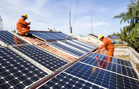 Vietnam strives to attract more investment in solar power 