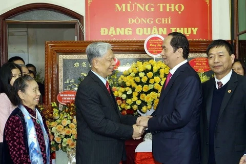 Leaders congratulate general Dang Quan Thuy on 90th birthday