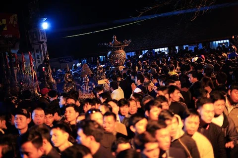 Northern festivals remembering Tran Dynasty draw public crowds
