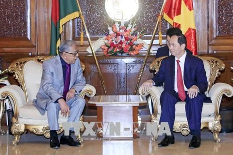 President Tran Dai Quang meets Bangladeshi President Abdul Hamid 