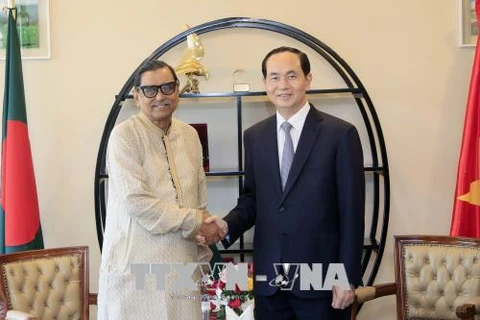 President Tran Dai Quang meets Bangladeshi leaders 
